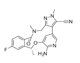 (R)-2(6)-amino-5(5)-fluoro-1(1),4,7-trimethyl-6-oxo-1(1)H-3-oxa-7-aza-2(3,5)-pyridina-1(4,3)-pyrazola-5(1,2)-benzenacyclooctaphane-1(5)-carbonitrile